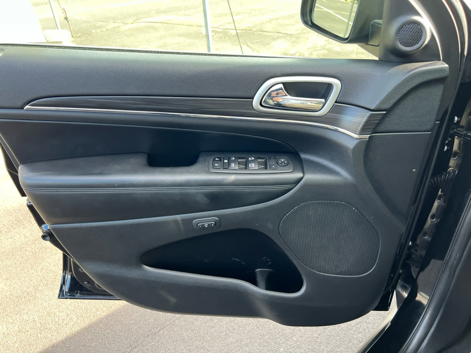 Used 2022 Jeep Grand Cherokee Limited image 14