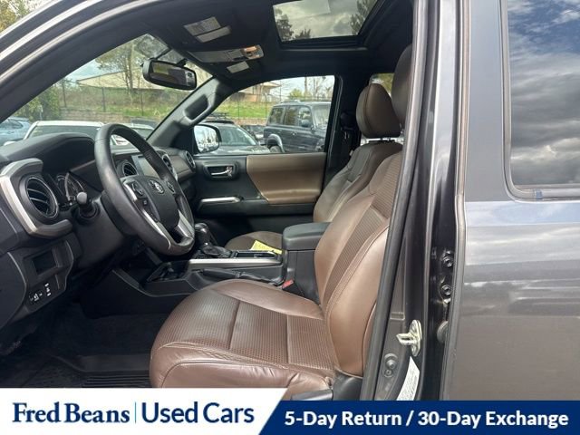 Used 2016 Toyota Tacoma Limited w/ Towing Package image 19