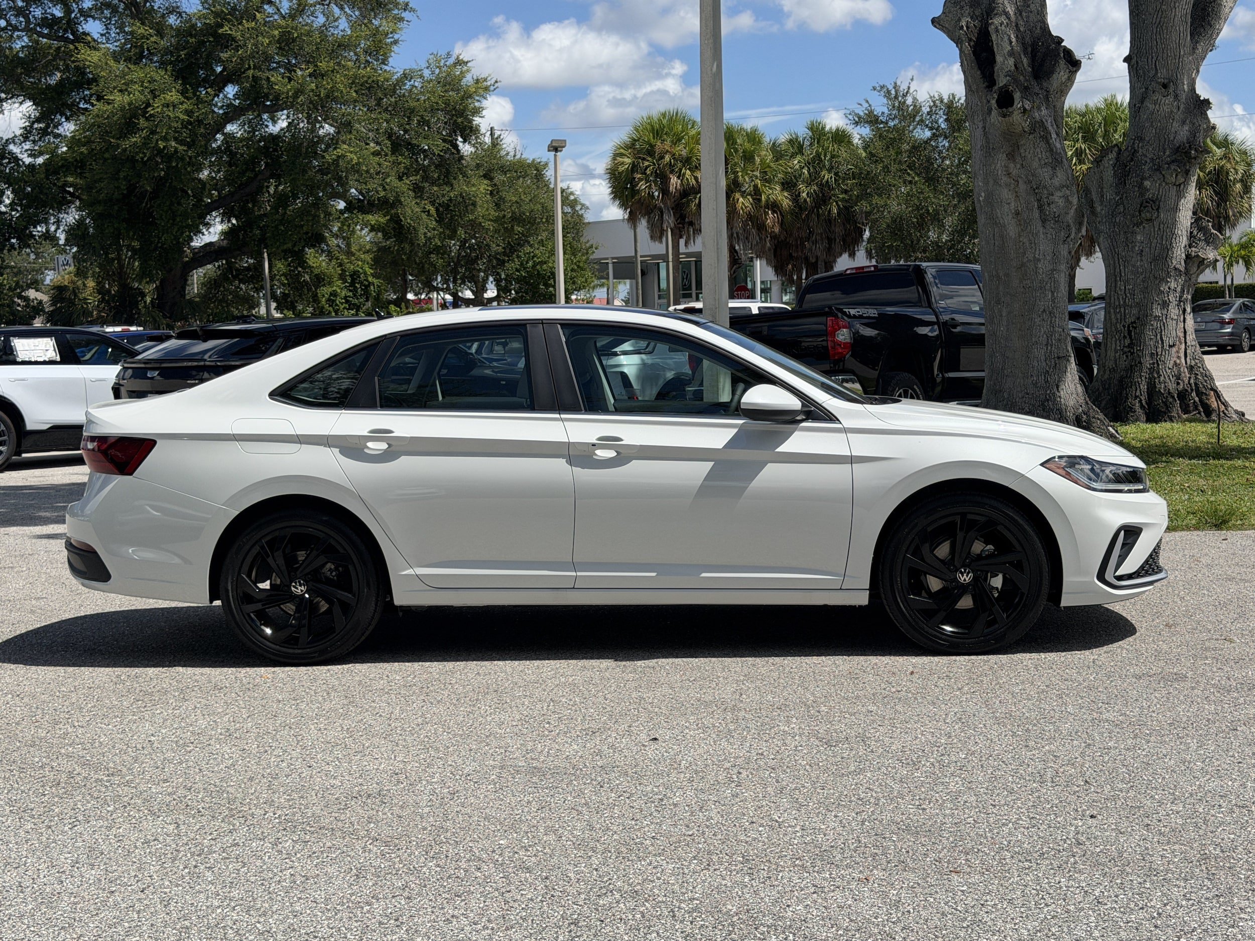 New 2027 Volkswagen Jetta SE FWD image 8
