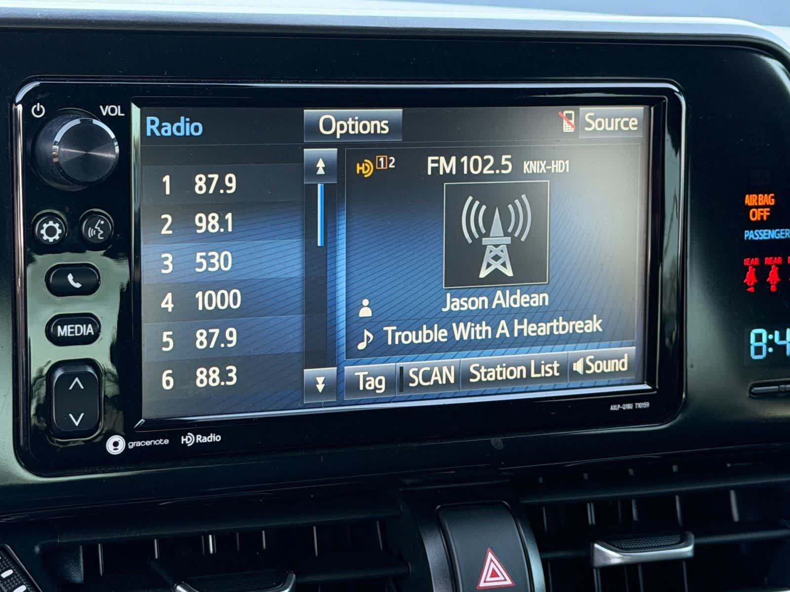 Used 2018 Toyota C-HR XLE FWD image 25