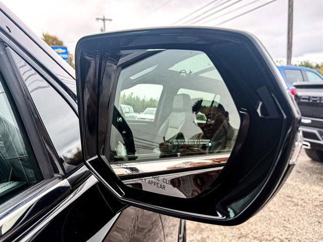 Used 2025 Chevrolet Suburban High Country AWD/4WD image 15