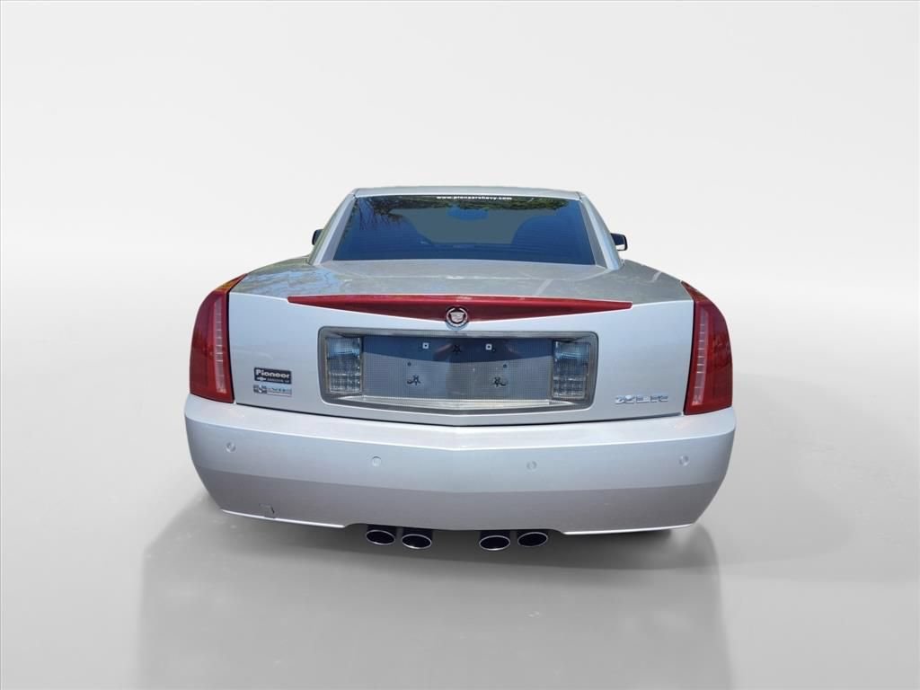 Used 2006 Cadillac XLR RWD image 4