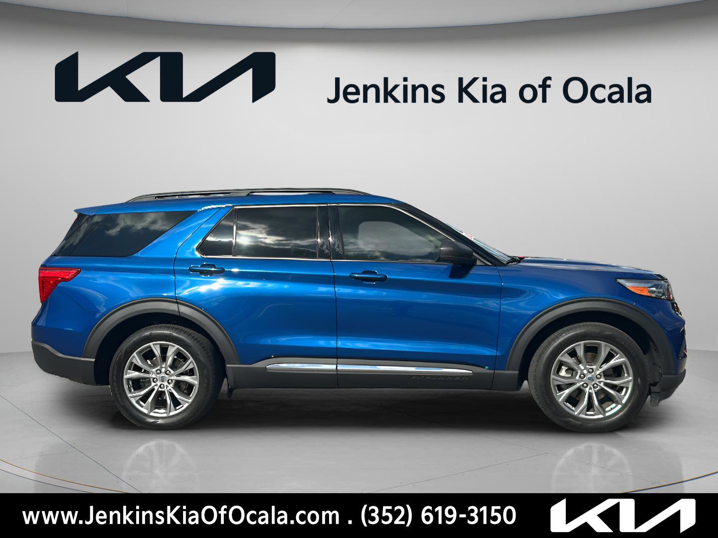 Used 2023 Ford Explorer XLT w/ Equipment Group 202A RWD image 2