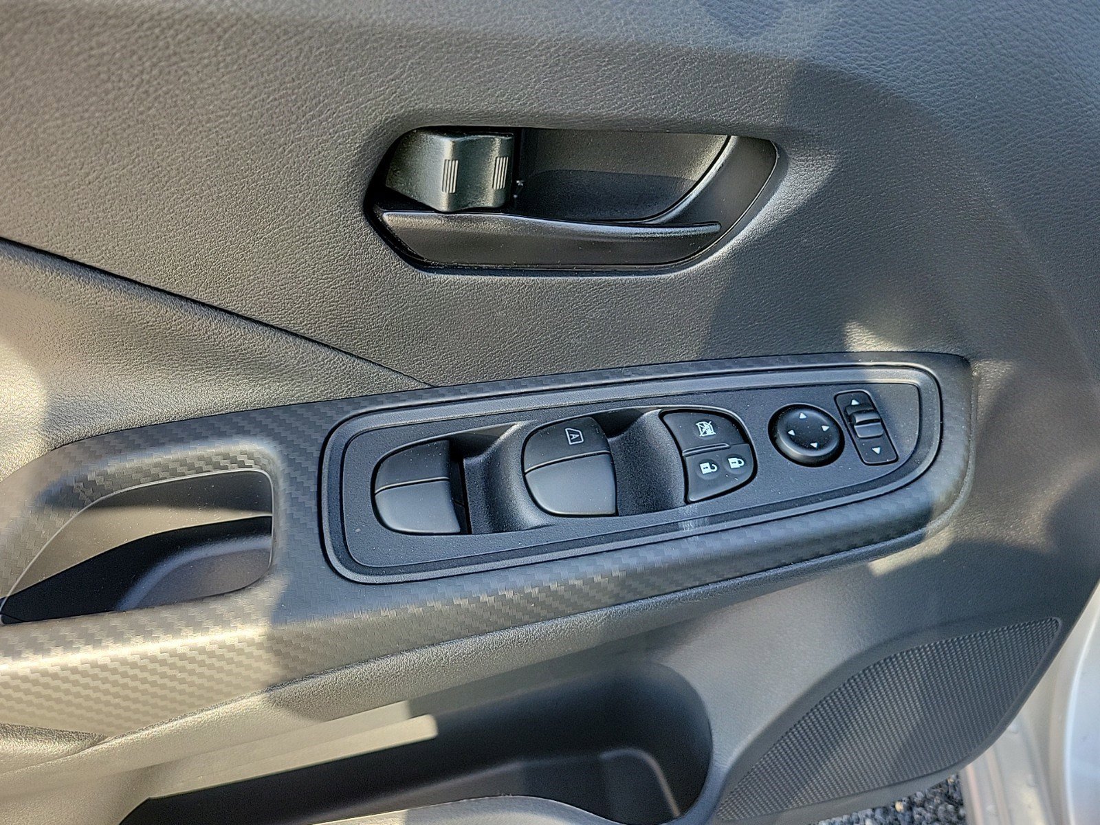 New 2025 Nissan Versa S w/ Trunk Package FWD image 15