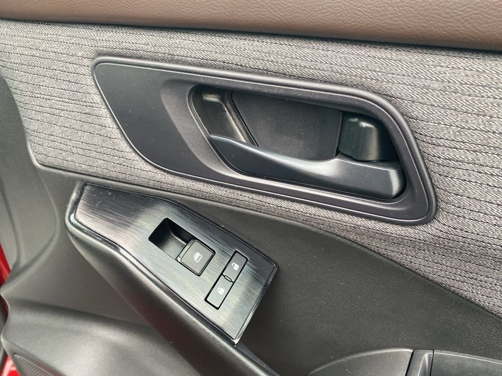 Used 2023 Nissan Rogue S image 12