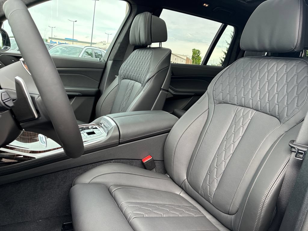 New 2027 BMW X7 xDrive40i w/ M Sport Package AWD/4WD image 8