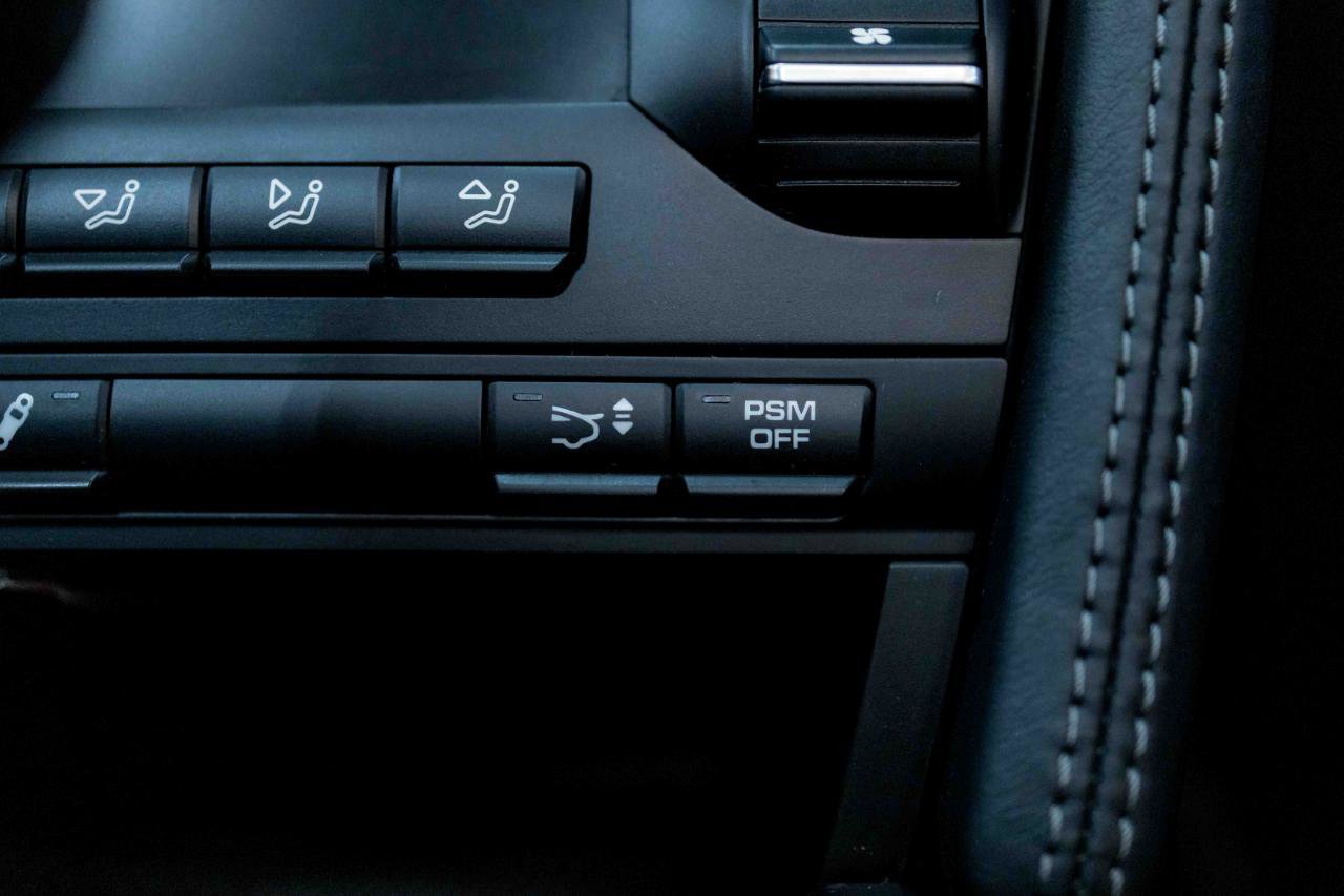 Used 2011 Porsche 911 Turbo S image 68