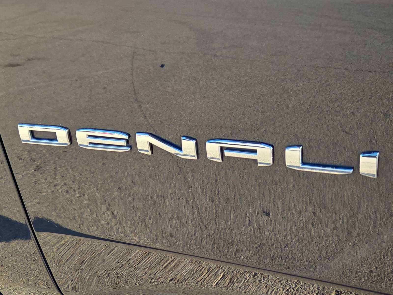 Used 2023 GMC Yukon Denali AWD/4WD image 11