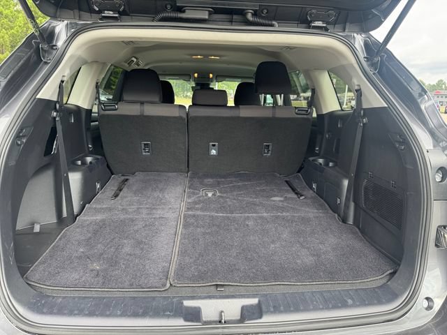 Used 2022 Toyota Highlander L FWD image 22
