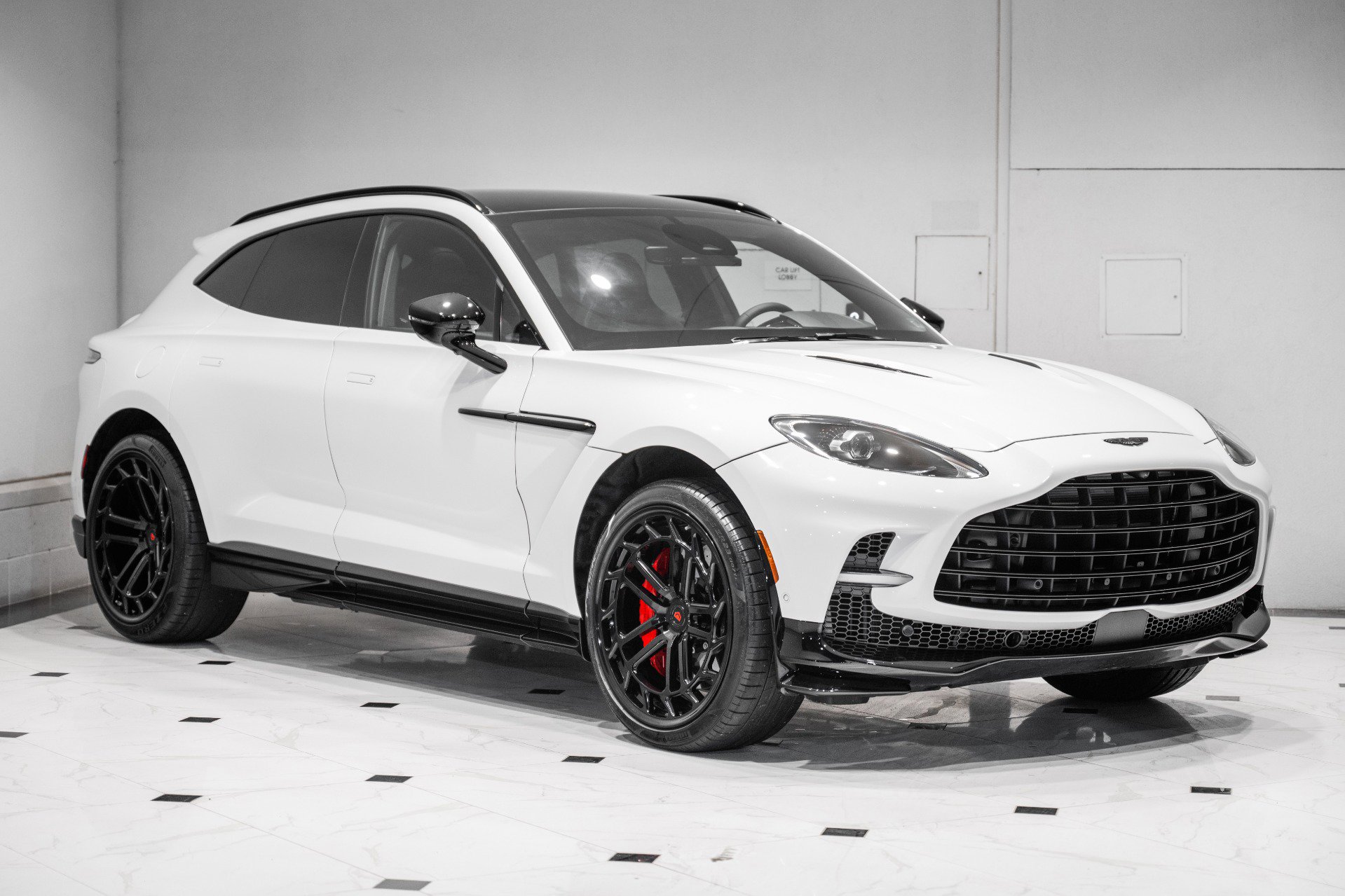 New 2026 Aston Martin DBX 707 image 1