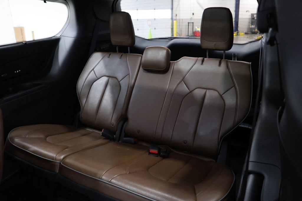 Used 2017 Chrysler Pacifica Limited w/ UConnect Theater Package FWD image 36