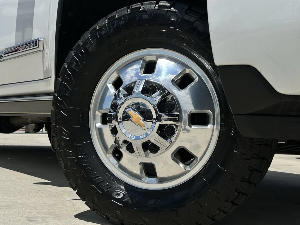 Used 2024 Chevrolet Silverado 3500 High Country w/ High Country Premium Package AWD/4WD image 12