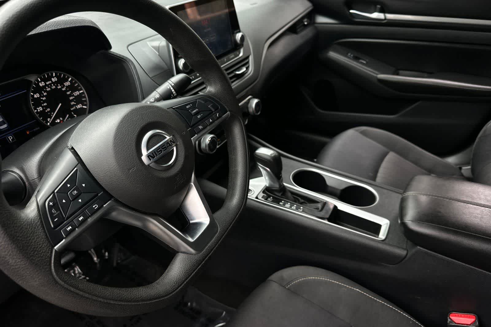 Used 2022 Nissan Altima 2.5 SV FWD image 13