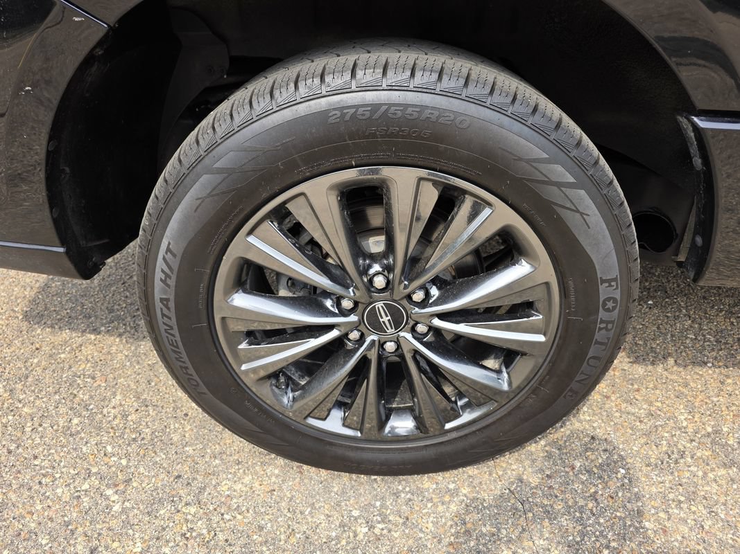 Used 2017 Lincoln Navigator L Select AWD/4WD image 45
