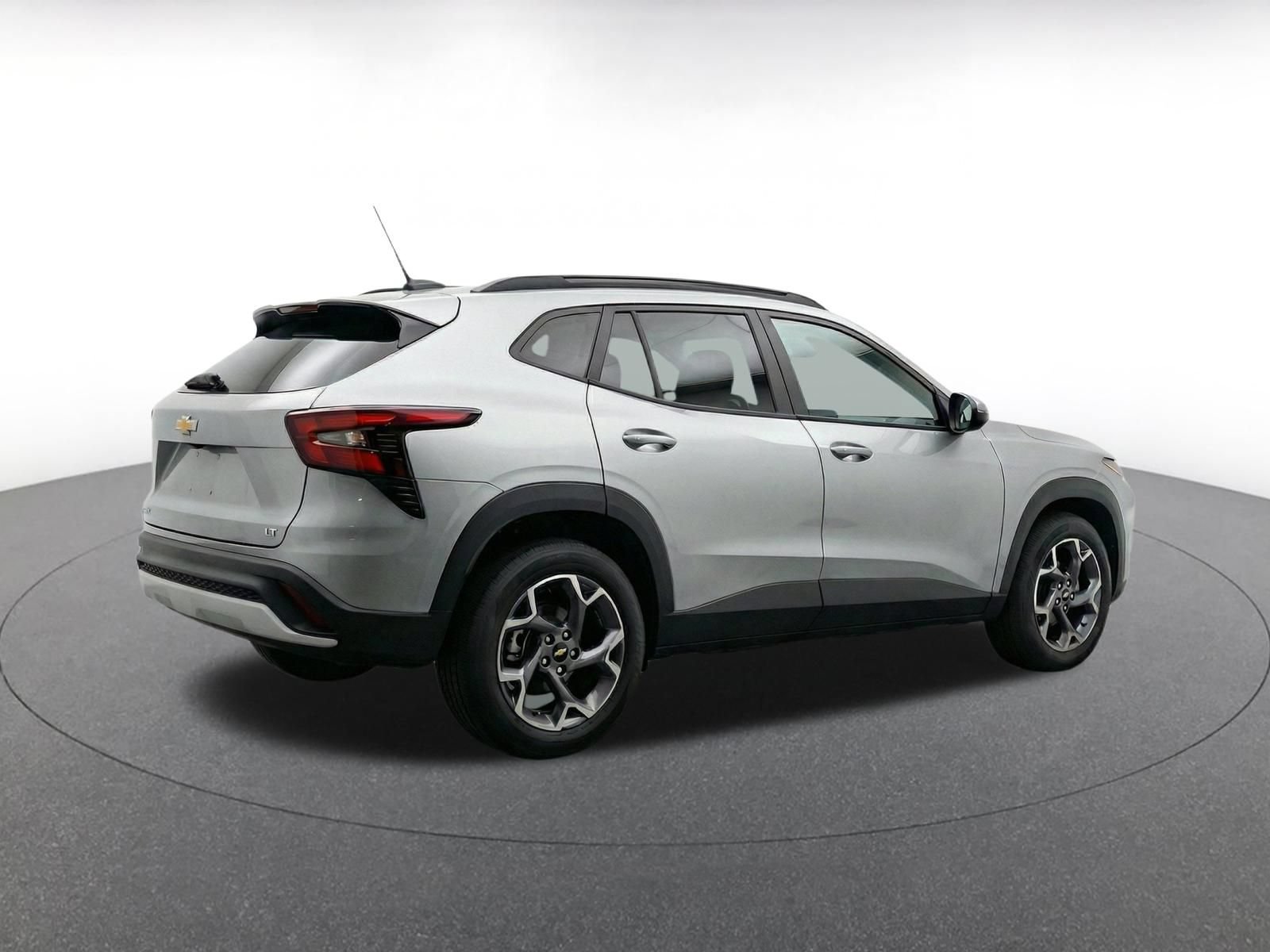 Used 2025 Chevrolet Trax LT FWD image 9