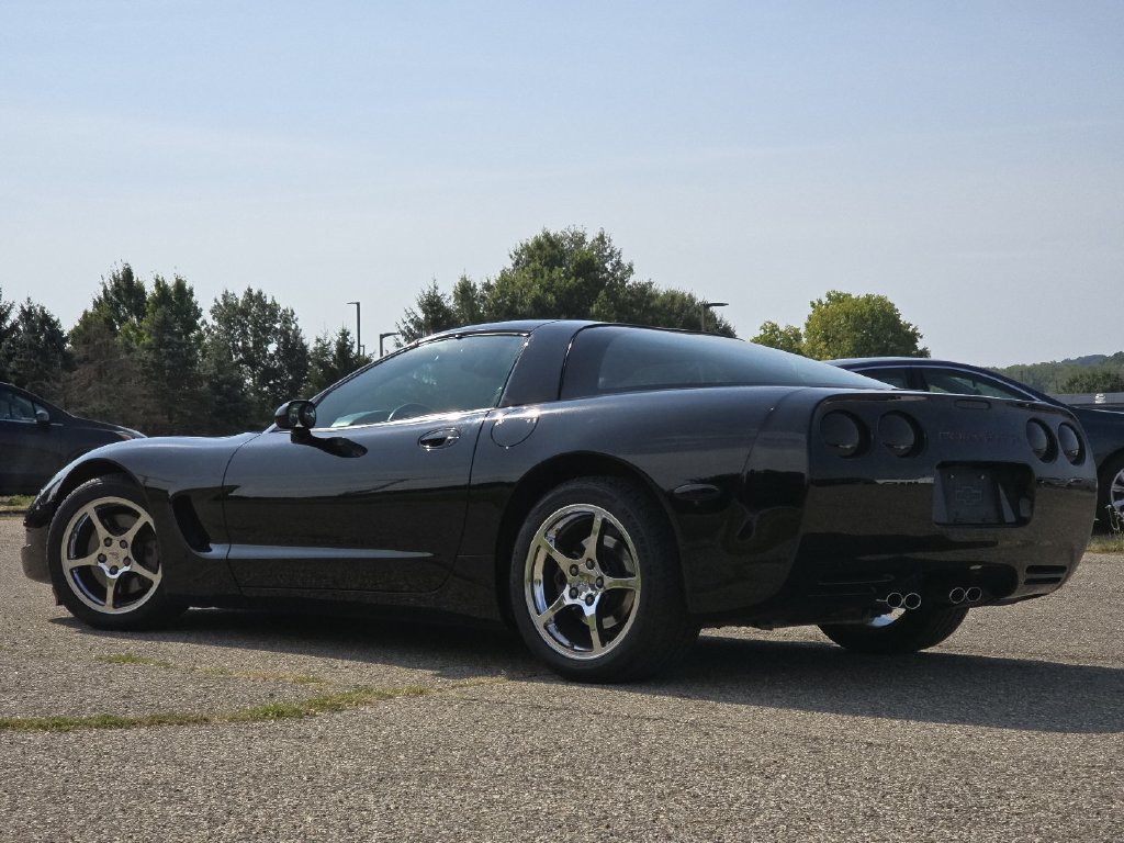 Used 1999 Chevrolet Corvette Coupe w/ Roof Pkg RWD image 17