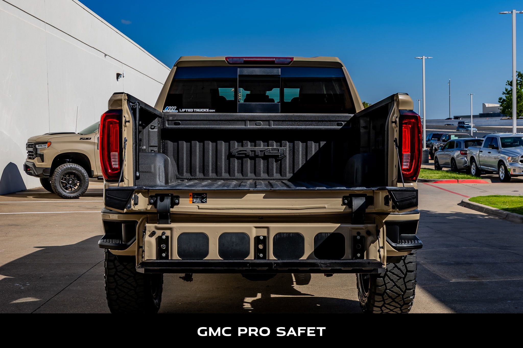 Used 2023 GMC Sierra 1500 AT4 w/ AT4 Premium Package image 9