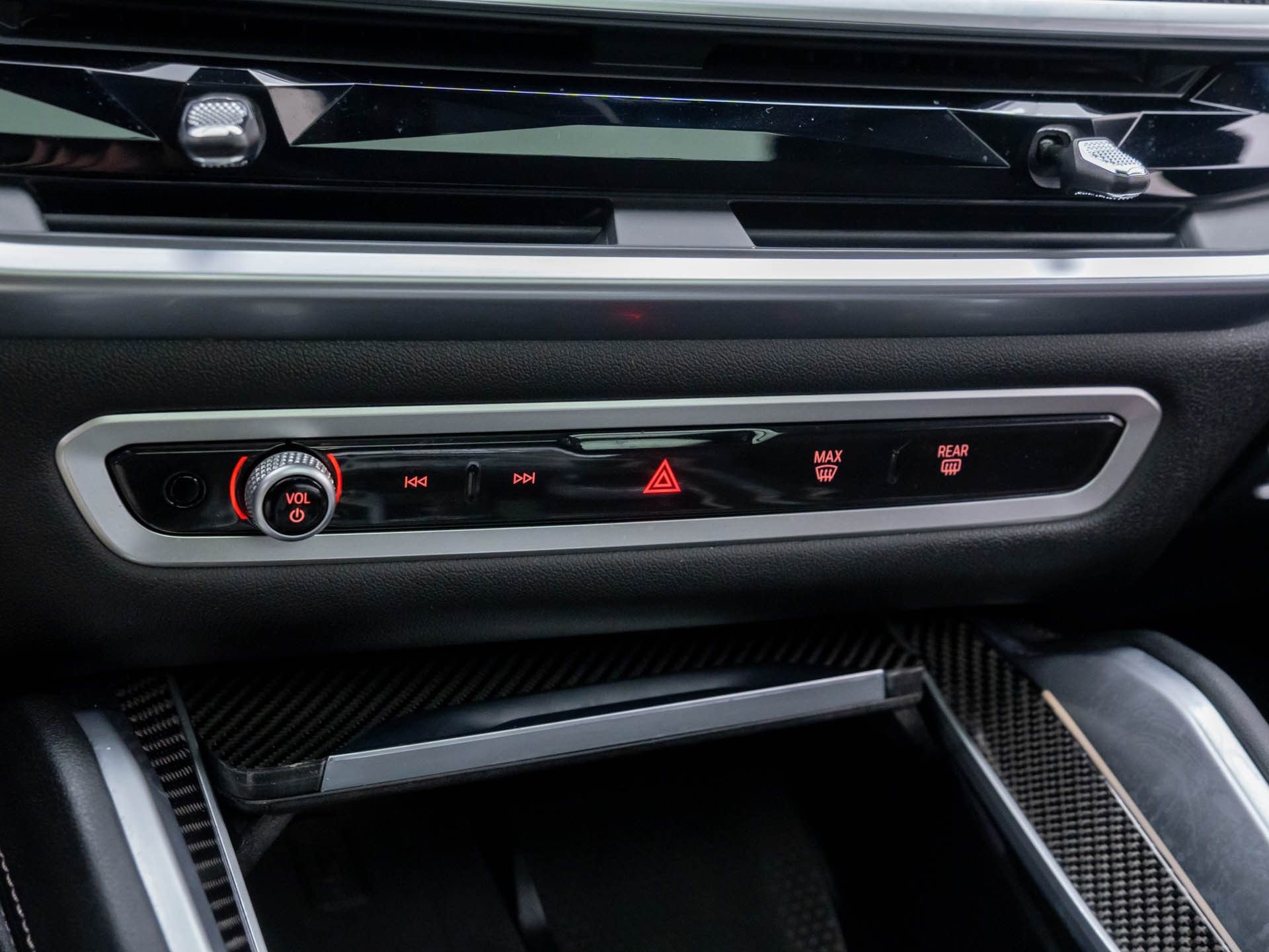 Certified 2024 BMW X6 M60i w/ Dynamic Handling Package image 29