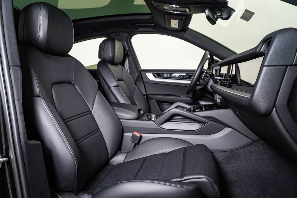 New 2026 Porsche Cayenne Coupe AWD/4WD image 15