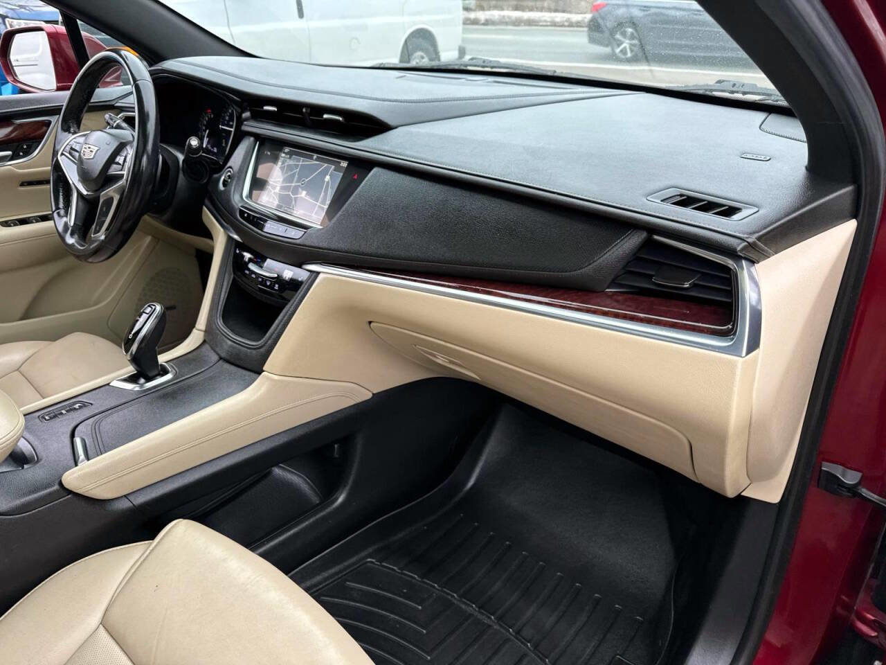 Used 2018 Cadillac XT5 Luxury w/ Driver Awareness Package AWD/4WD image 9