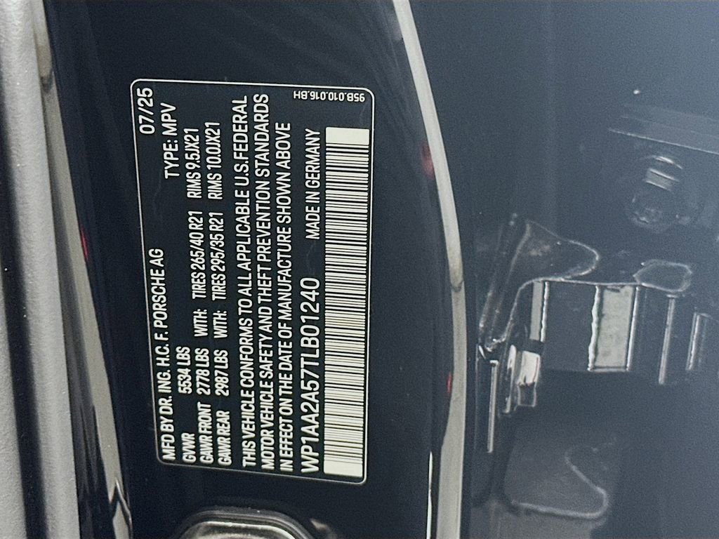 Certified 2026 Porsche Macan image 35