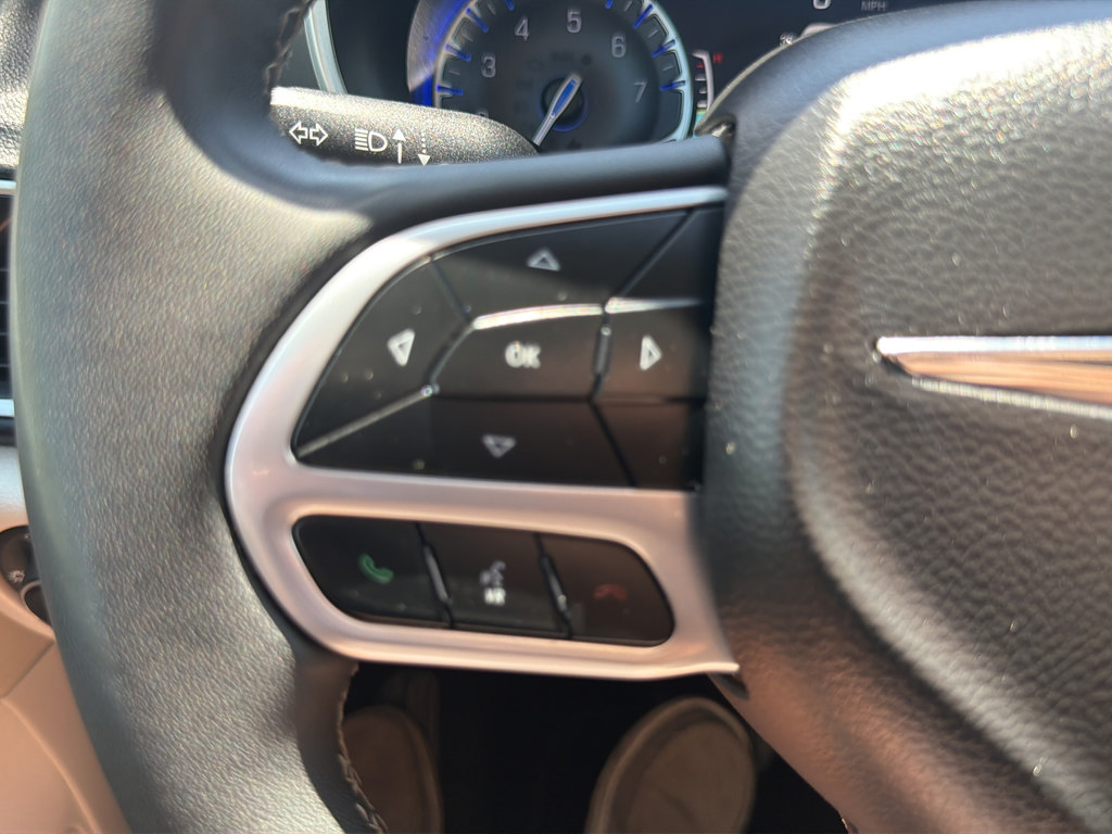 Used 2024 Chrysler Pacifica Touring-L FWD image 13