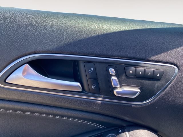Used 2018 Mercedes-Benz GLA 250 4MATIC w/ Premium Package image 18