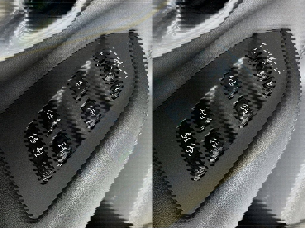 Certified 2024 Volvo XC90 T8 Plus image 18