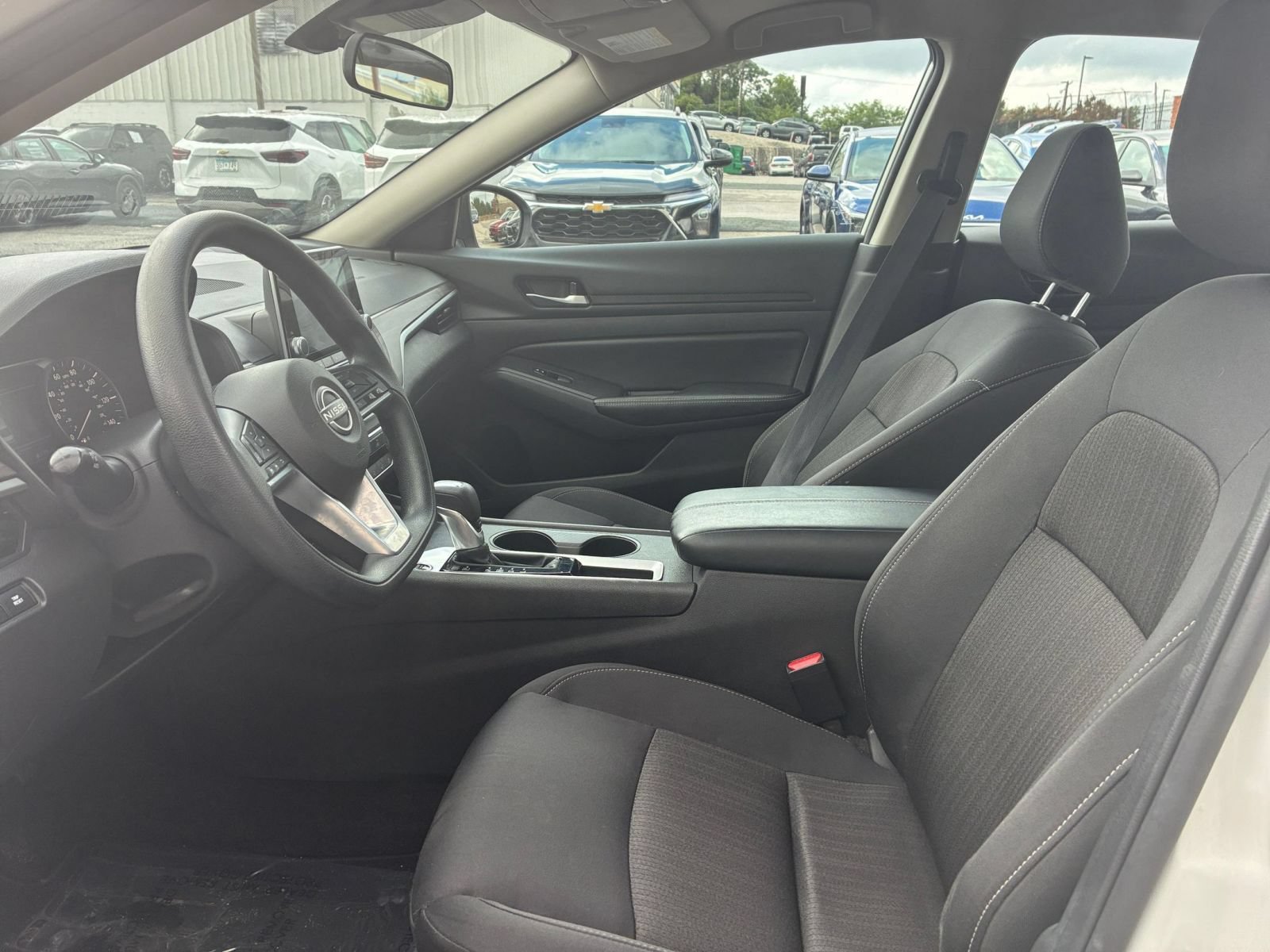Used 2025 Nissan Altima 2.5 SV FWD image 18