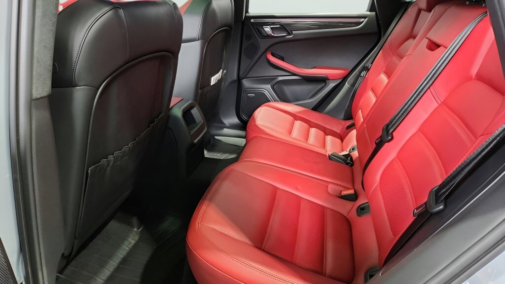 Used 2015 Porsche Macan Turbo image 25