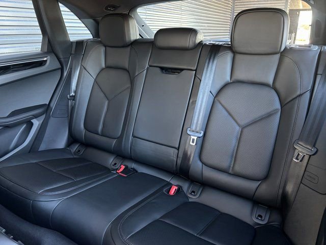Used 2026 Porsche Macan AWD/4WD image 25
