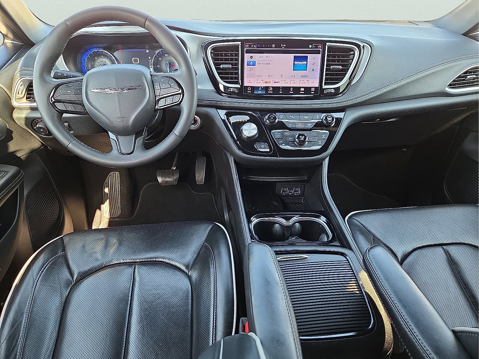 Used 2025 Chrysler Pacifica Limited FWD image 12