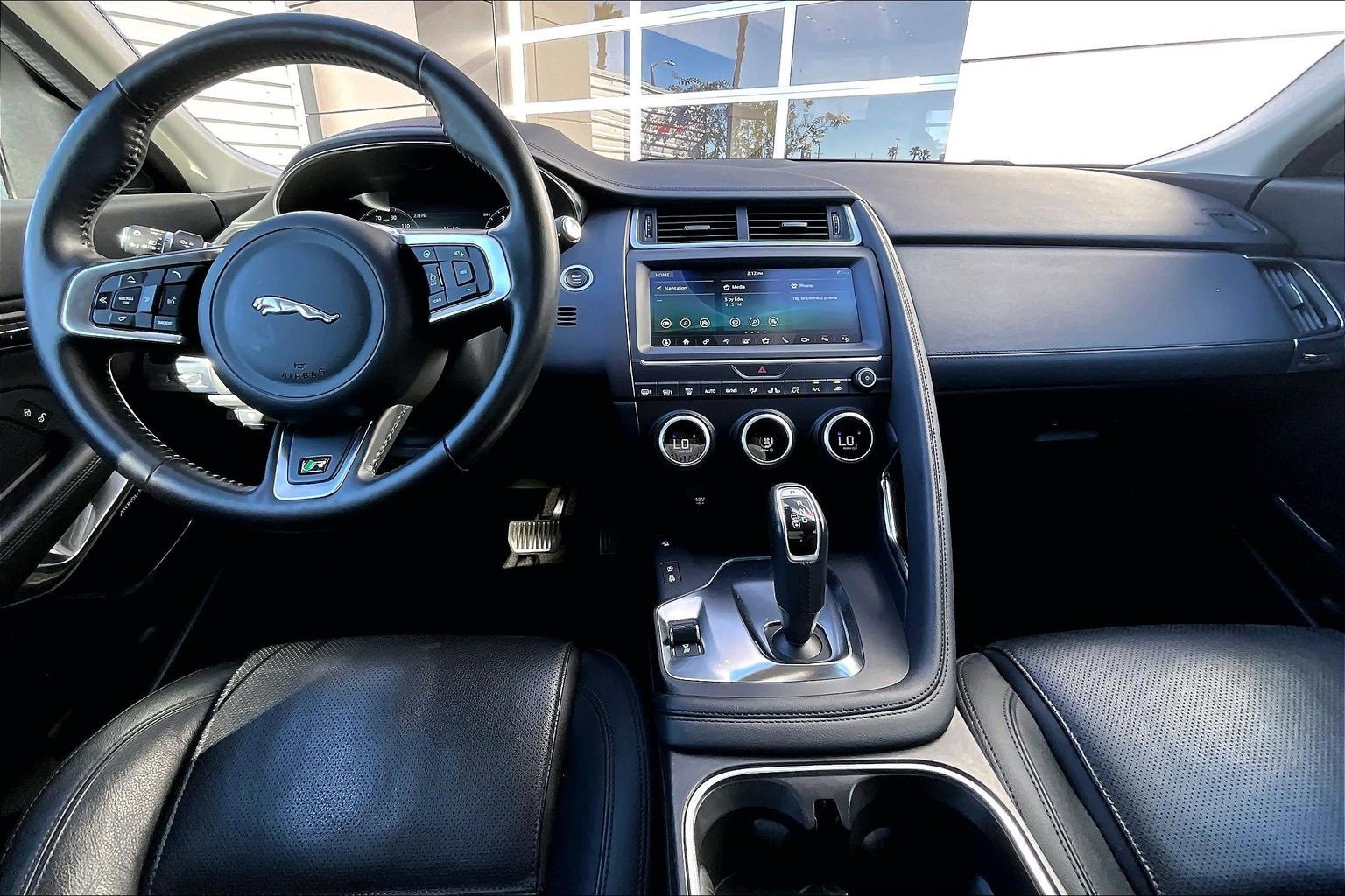 Used 2020 Jaguar E-PACE SE image 15