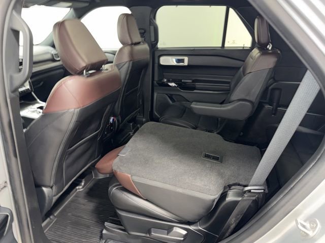 Used 2023 Ford Explorer Platinum w/ Technology Package image 38
