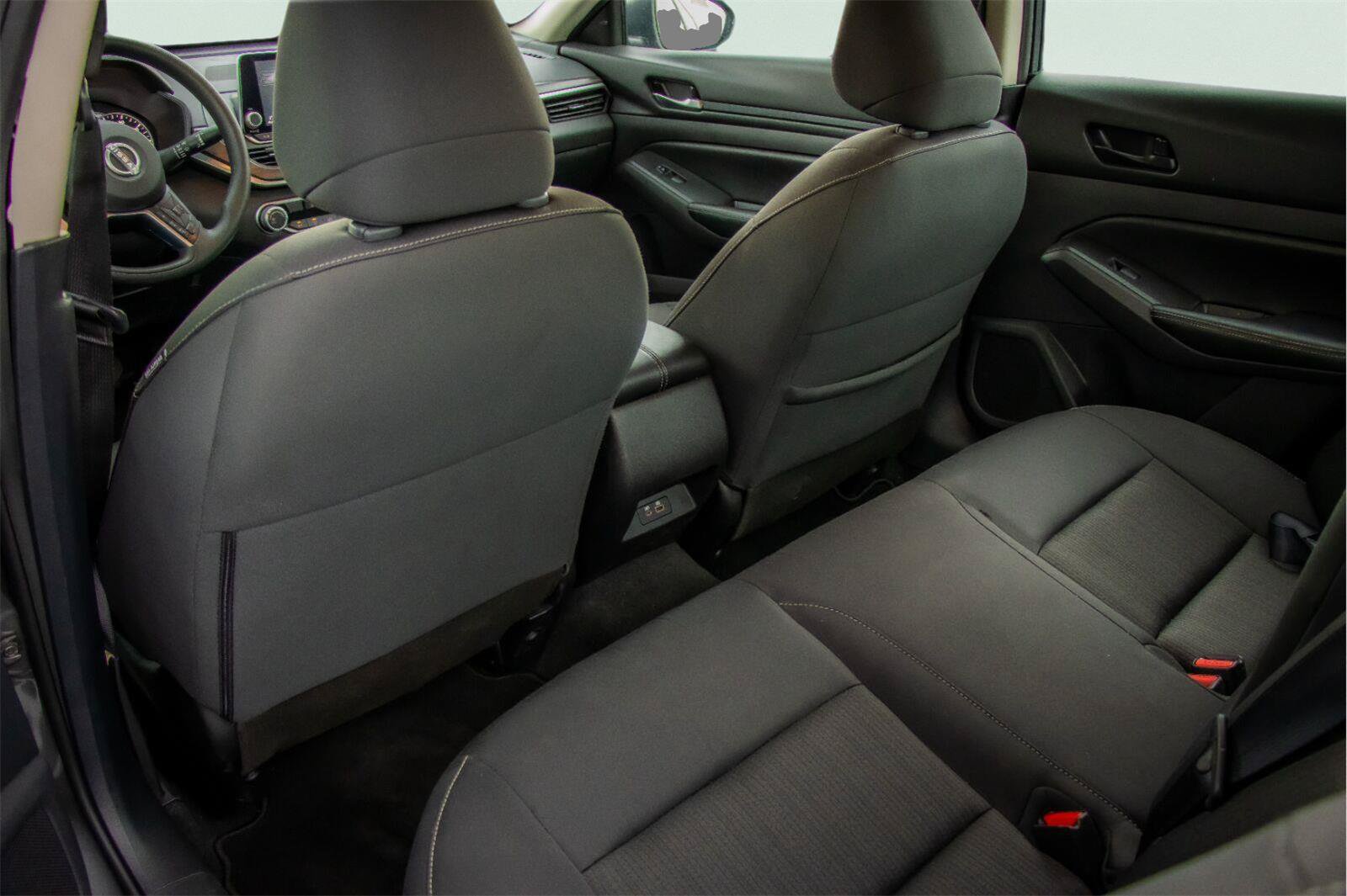 Used 2025 Nissan Altima 2.5 SV FWD image 8