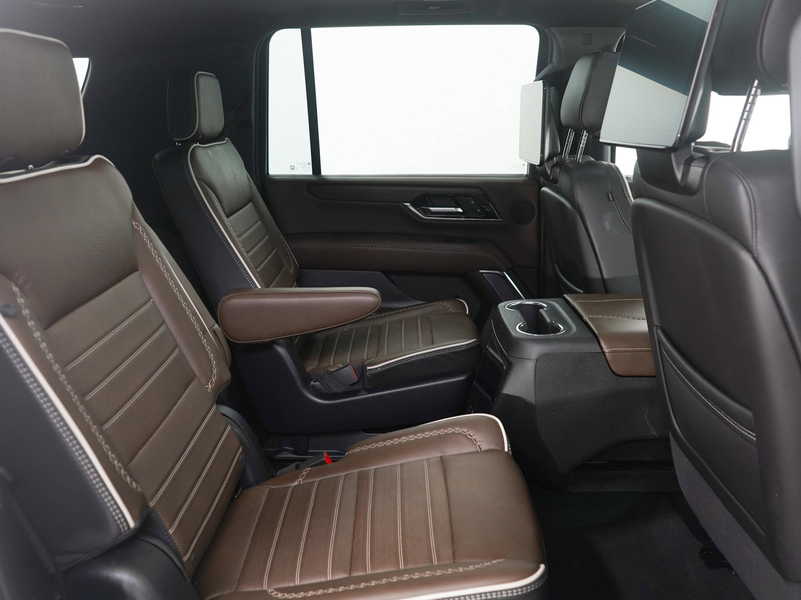 Used 2025 GMC Yukon XL Denali Ultimate w/ LPO, Floor Liner Package image 12