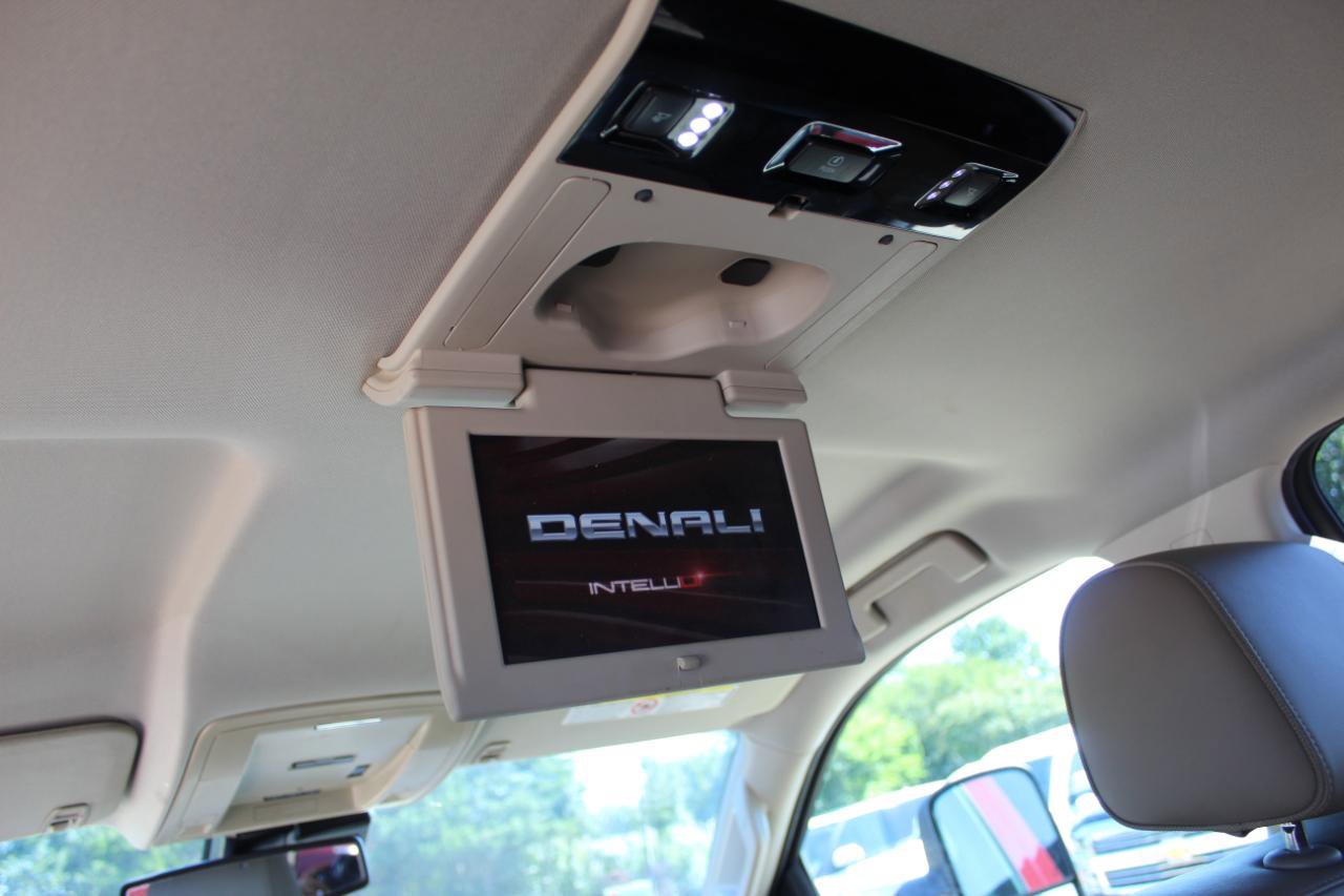 Used 2015 GMC Sierra 2500 Denali w/ Duramax Plus Package AWD/4WD image 16