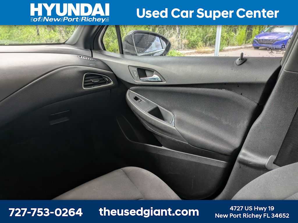 Used 2018 Chevrolet Cruze LT w/ RS Package FWD image 19