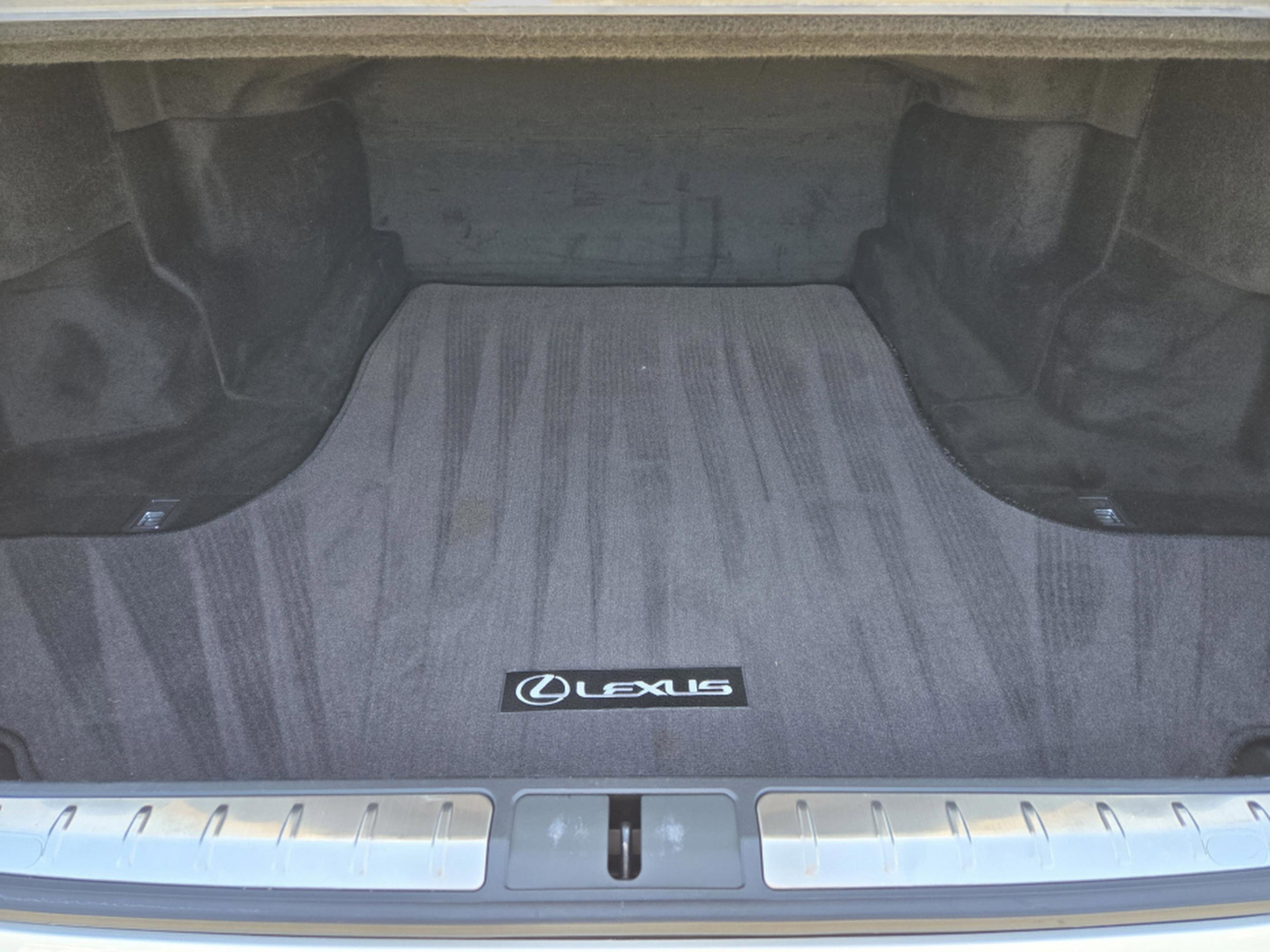 Used 2020 Lexus LS 500 w/ Interior Upgrade Package image 31