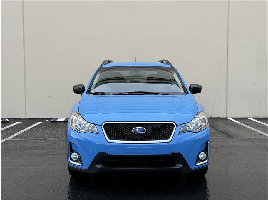 Used 2017 Subaru Crosstrek 2.0i image 2