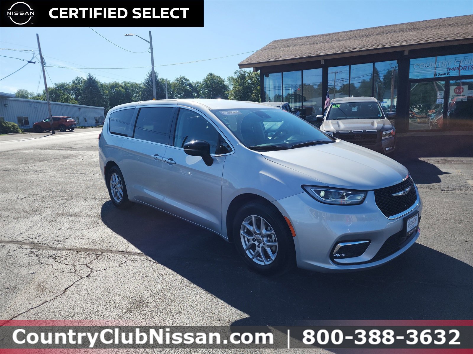 Used 2024 Chrysler Pacifica Touring-L image 3