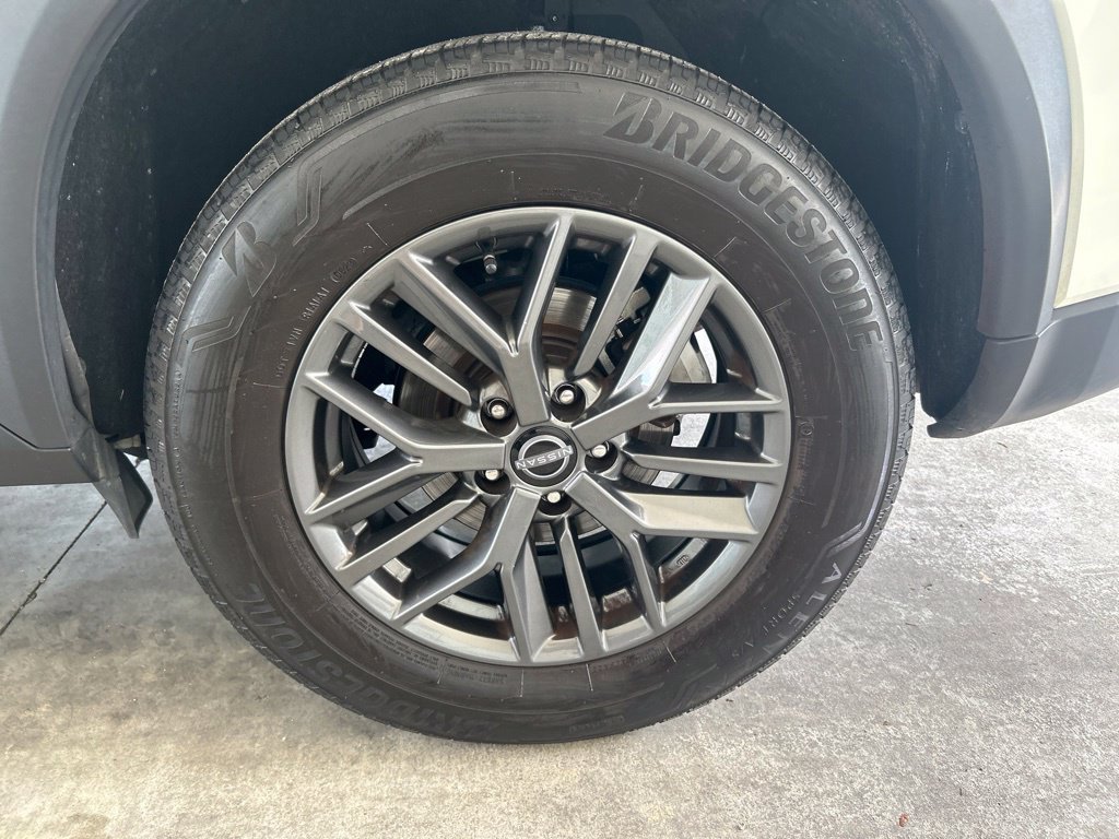Used 2024 Nissan Rogue S FWD image 15