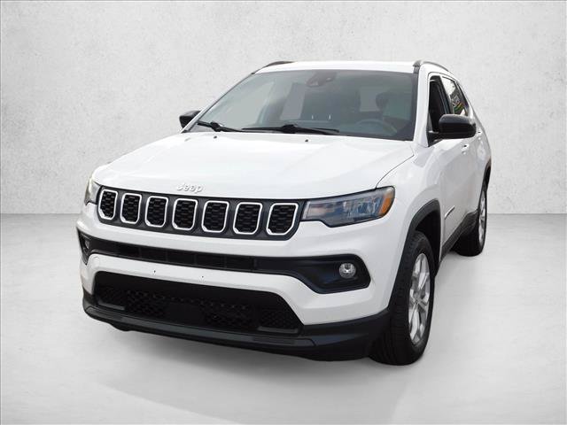 Used 2024 Jeep Compass Latitude AWD/4WD image 2