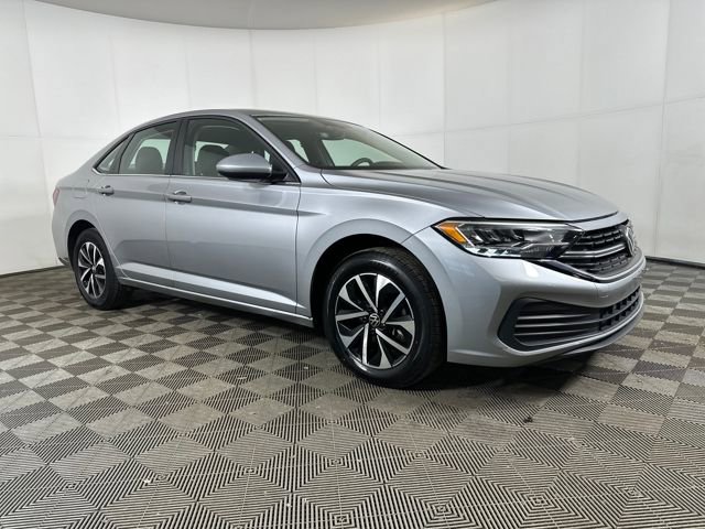 Used 2023 Volkswagen Jetta S image 2