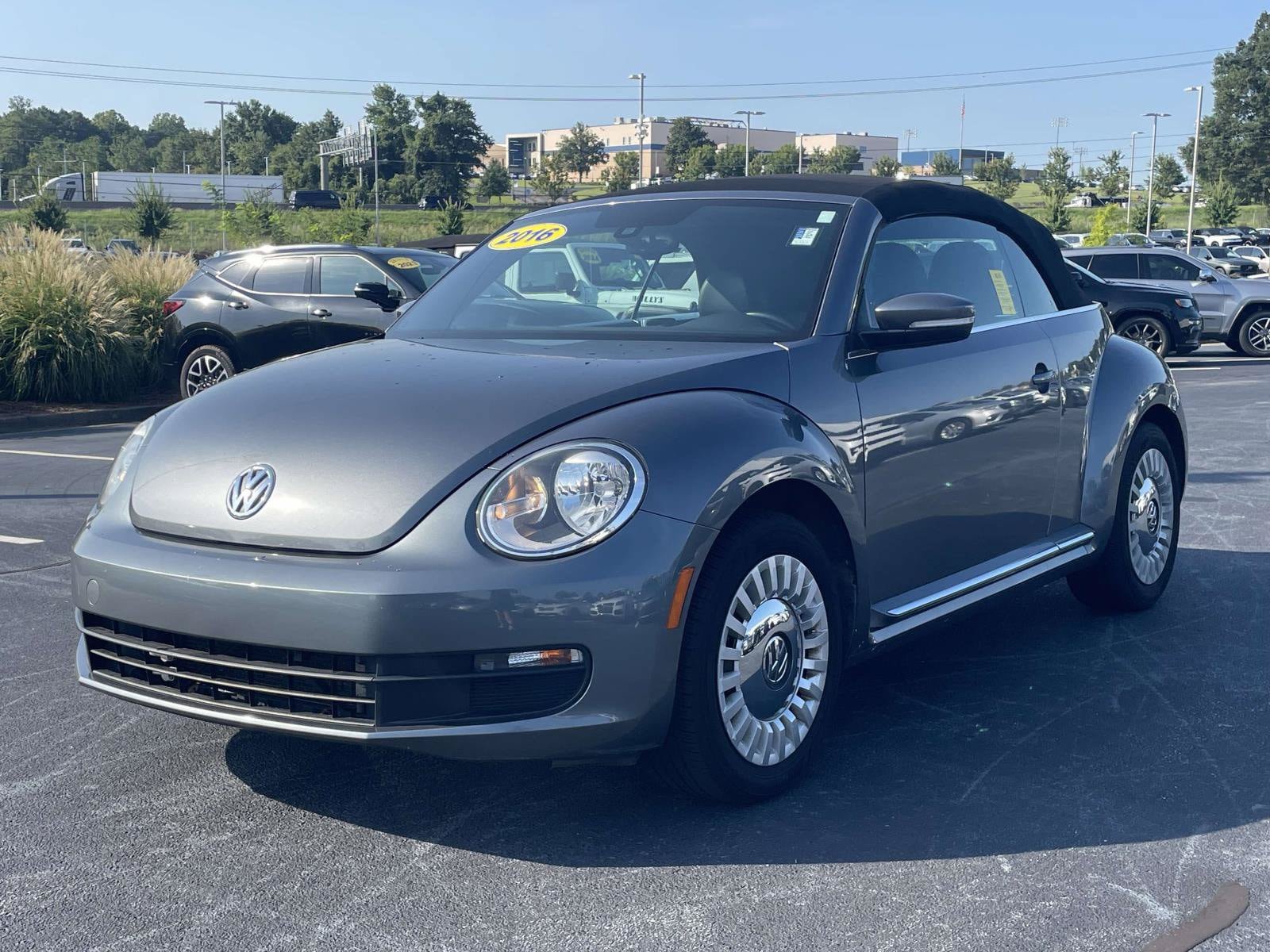 Used 2016 Volkswagen Beetle 1.8T S FWD image 3