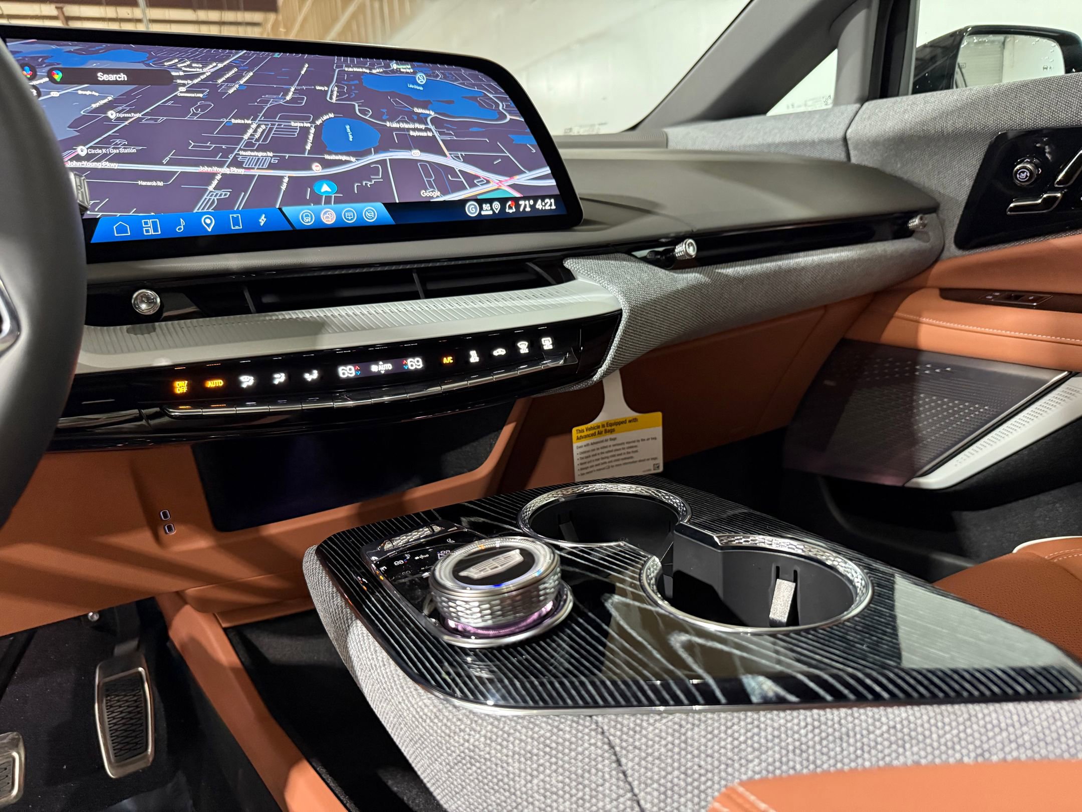 New 2026 Cadillac Optiq Luxury 2 image 28