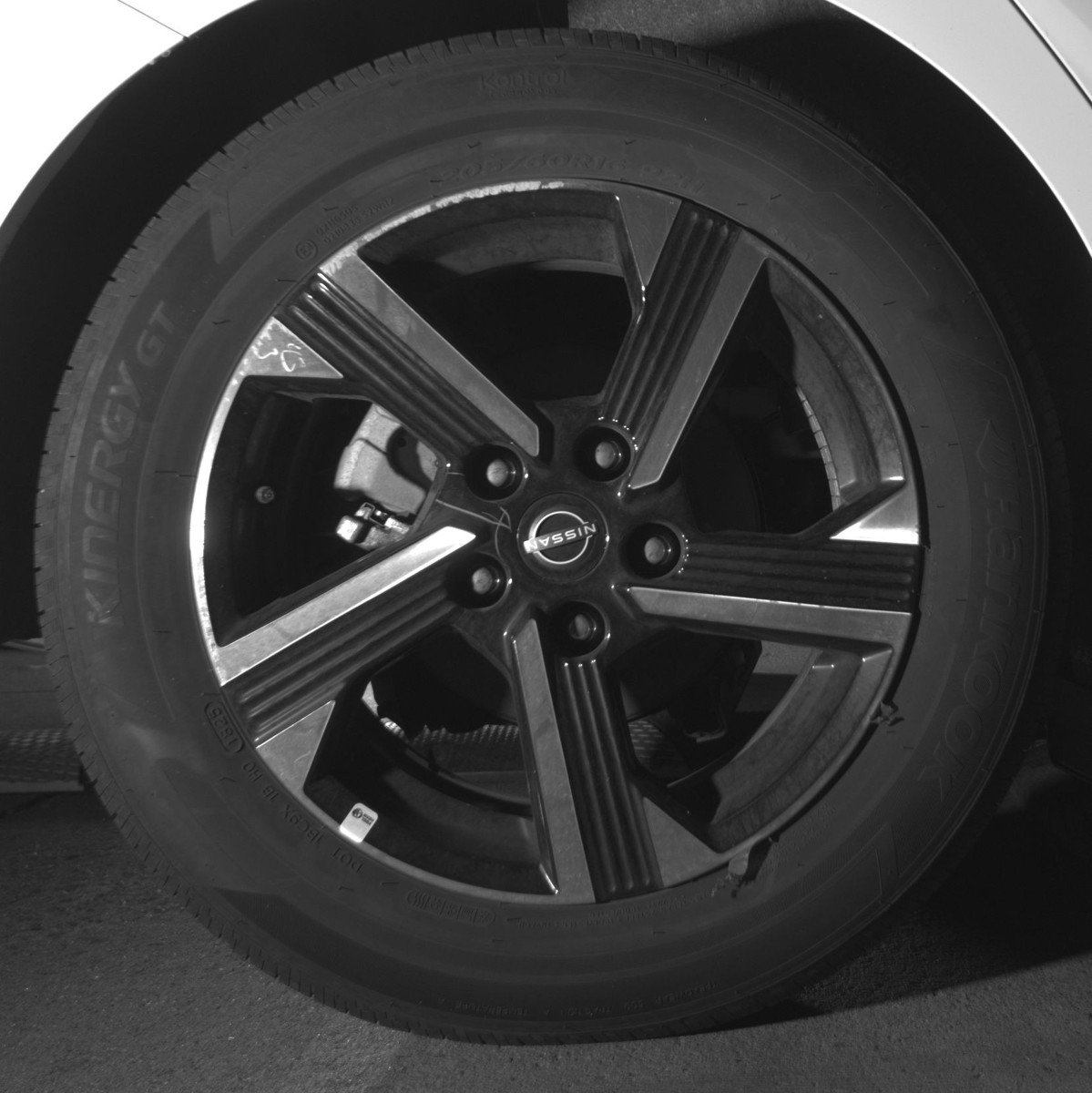 Used 2025 Nissan Sentra SV FWD image 15