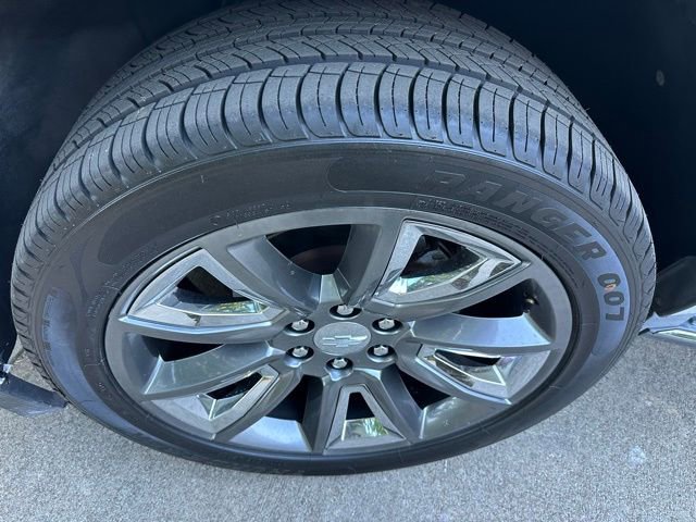Used 2015 Chevrolet Suburban LTZ RWD image 8