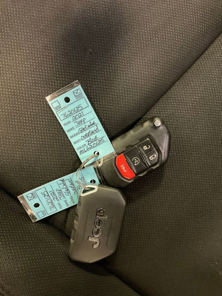 Used 2021 Jeep Gladiator Overland w/ Cold Weather Group image 32