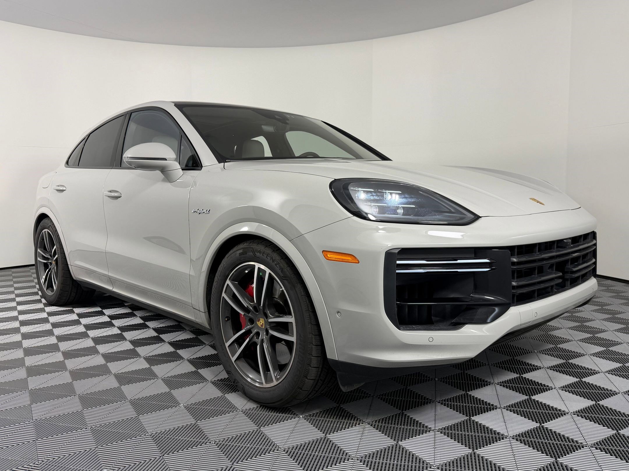 Certified 2024 Porsche Cayenne Turbo image 7